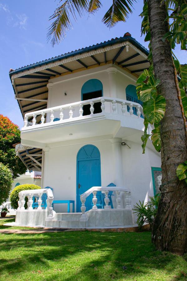 Alma Beach Hotel Weligama Esterno foto