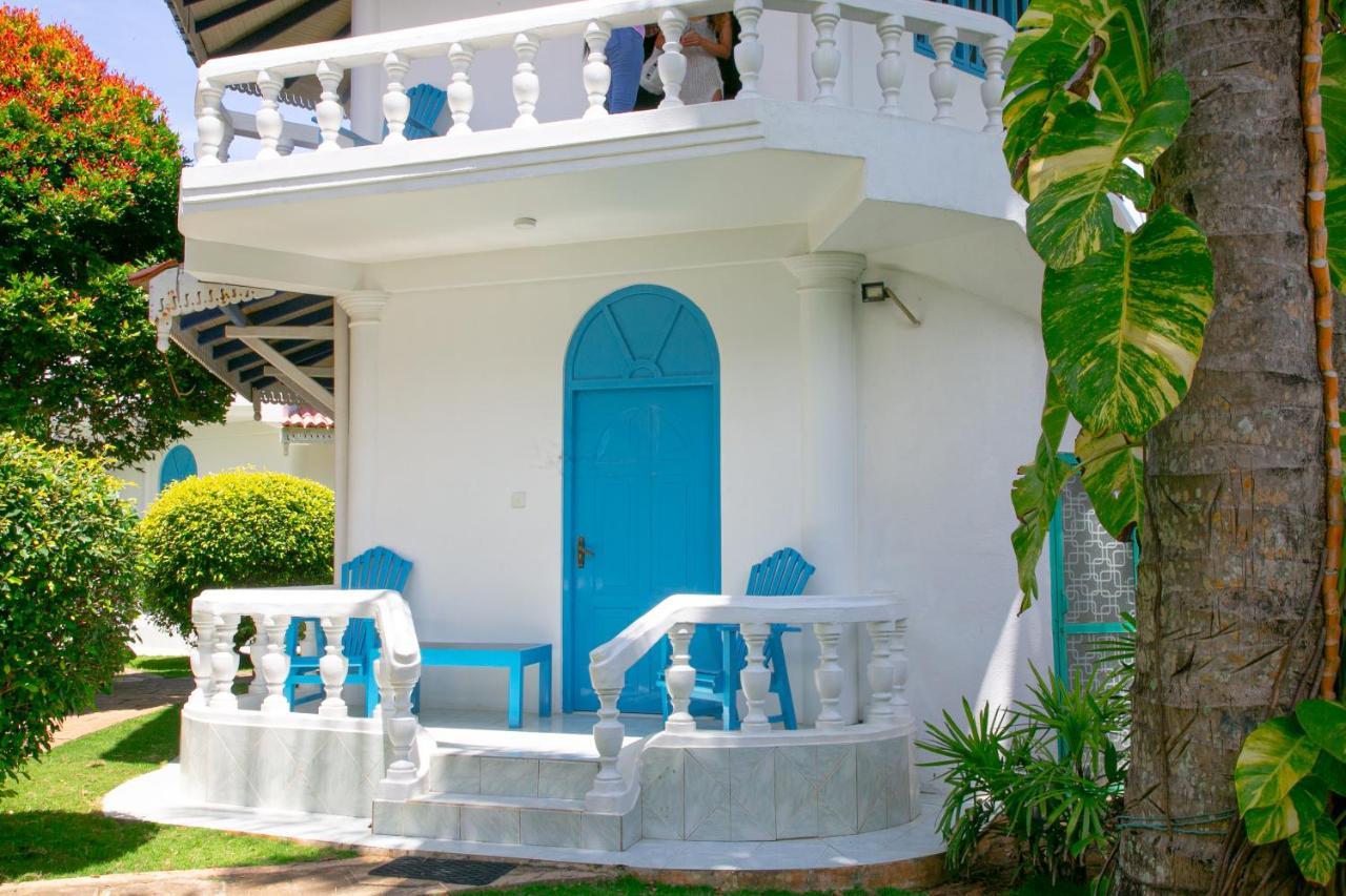 Alma Beach Hotel Weligama Esterno foto