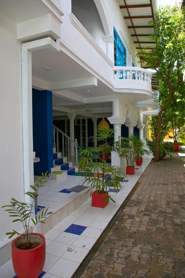 Alma Beach Hotel Weligama Esterno foto
