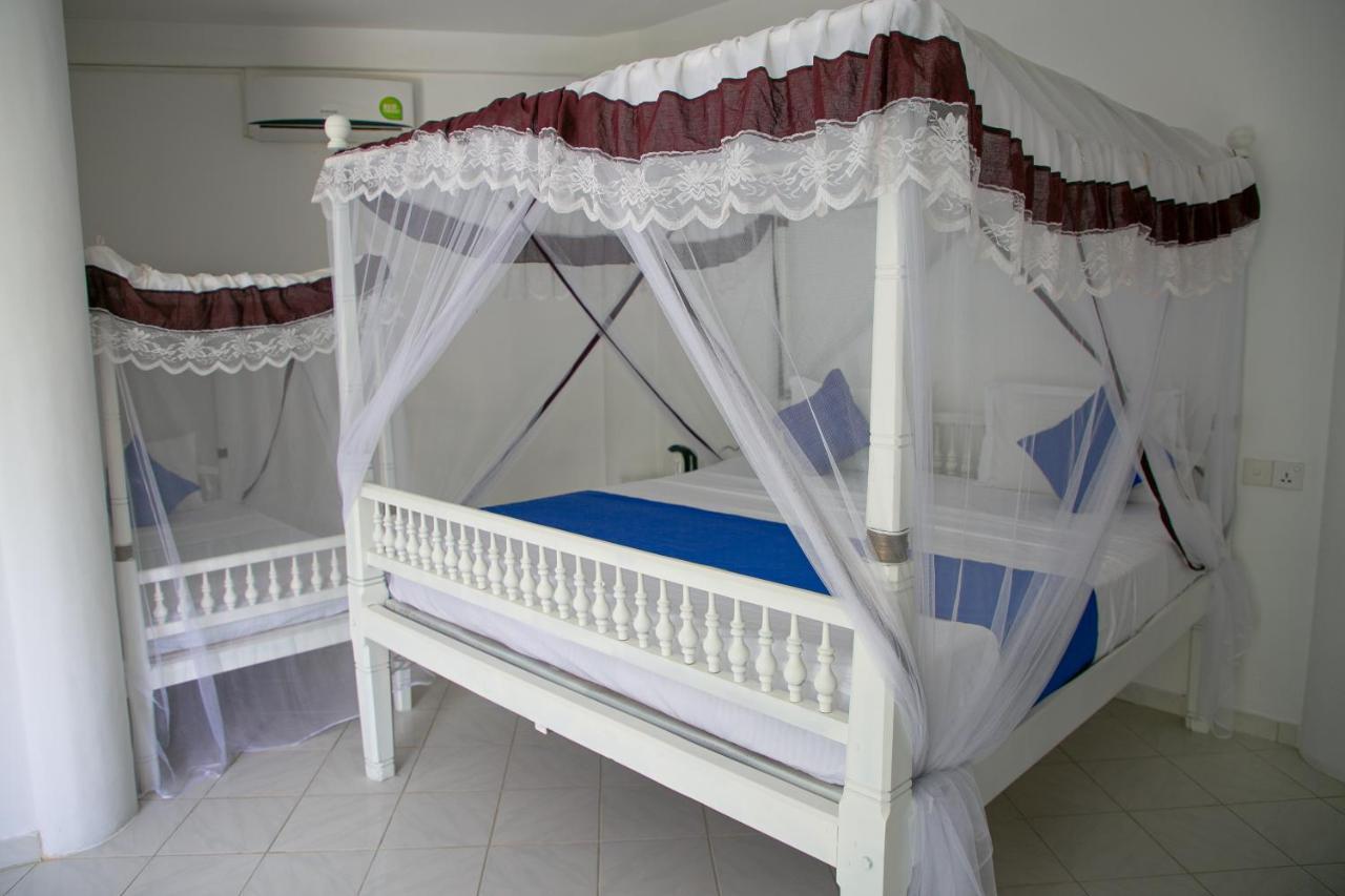 Alma Beach Hotel Weligama Esterno foto